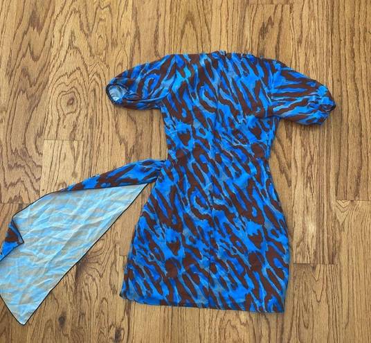 Pretty Little Thing Blue Leopard Print Wrap Drape Shift Dress. Size 2. NWT