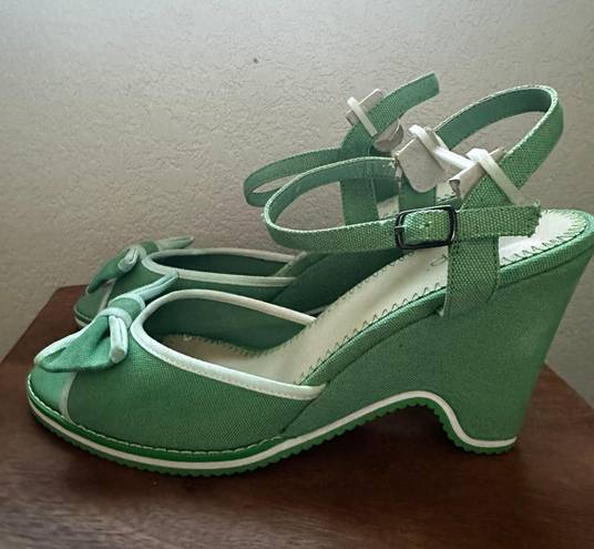 Nordstrom rsvp Designer Sandals BRAND NEW  sz 9,5 Grass Green
