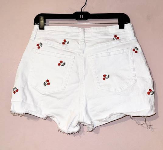 Hollister White Cherry Embroidered Curvy High Rise Mom Short 3” Size 9 NWOT!