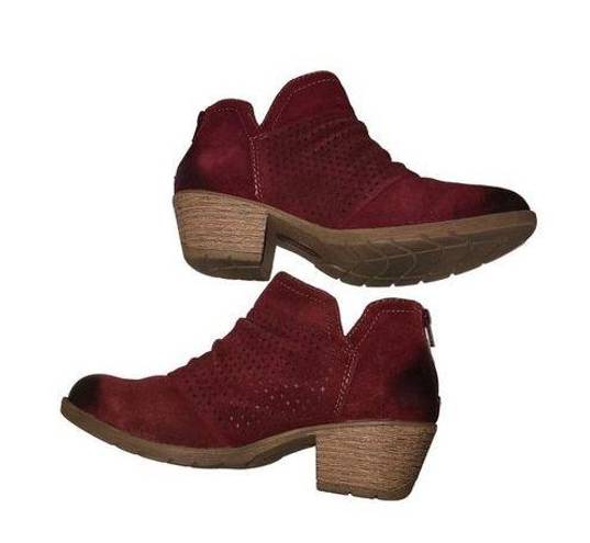 Earth Origins  Suede Booties Size 8.5 Amanda Perforated Ruching Garnet Back Zip