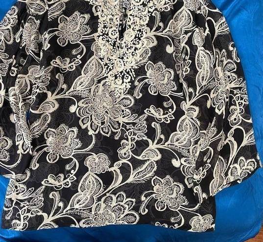 Oscar de la Renta  beautiful chiffon blouse with handmade embroidery