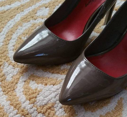 Penny Loves Kenny  Taupe Pointed Toe Pumps Heels Size 7.5M