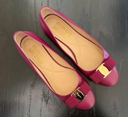 Salvatore Ferragamo EUC  Varuna Corniola Flats