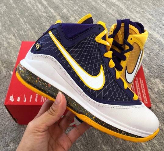 Lebron VII (GS) QS sneakers