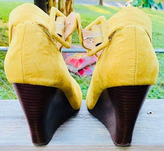 mix no. 6  womens shoes size 8 Lite yellow