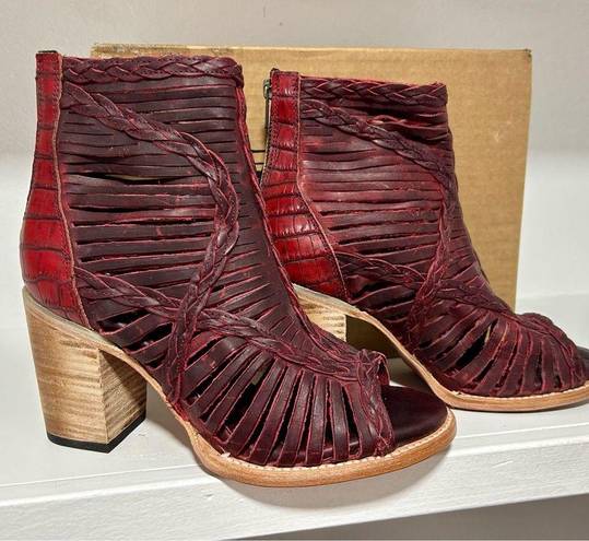 FREEBIRD by Steven Freebird Bela Leather Bootie. Red/wine. Size 10.