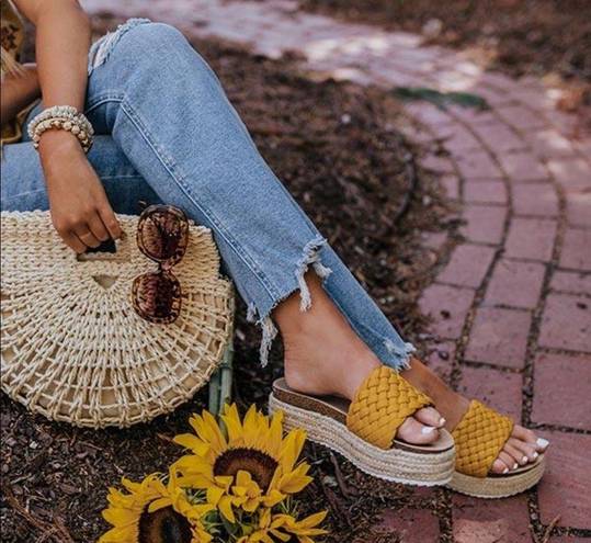 Yellow Braided One Band Platform Slip On Sandal Size 10