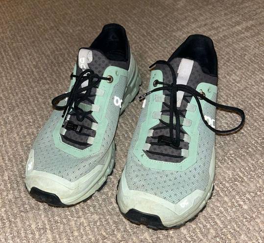 Women’s On Running cloudultra shoes Size 8