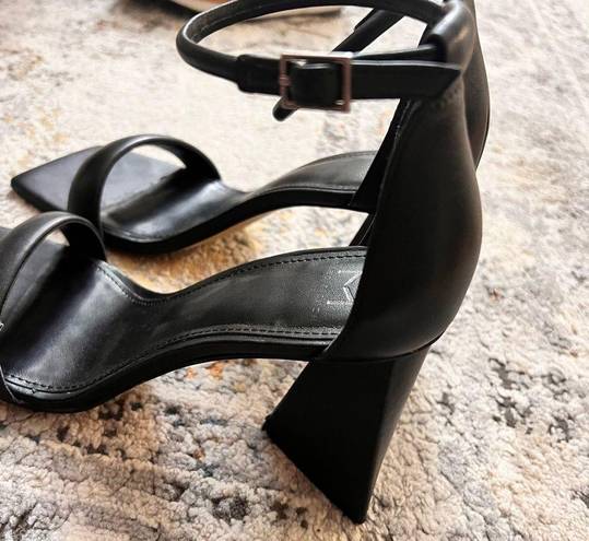 Marc Fisher Black‎ Denny Heeled Sandal Triangle heel size 9.5