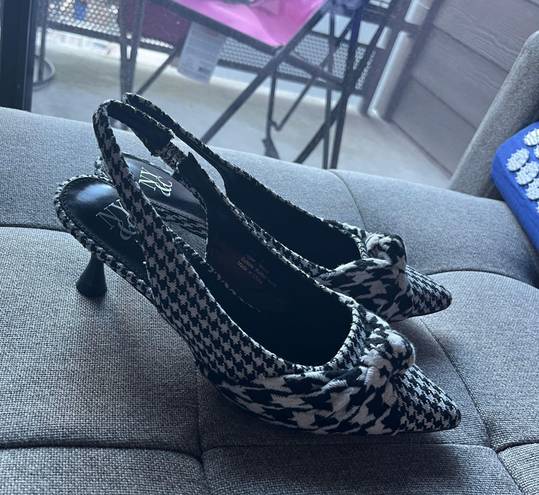 NY & C Kitten Heel Size 9