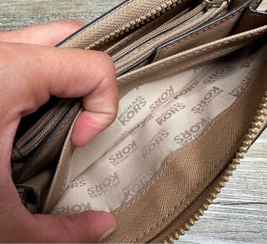 Michael Kors  Jet Set Bi-Fold Leather Wallet Tan Brown Zip Around