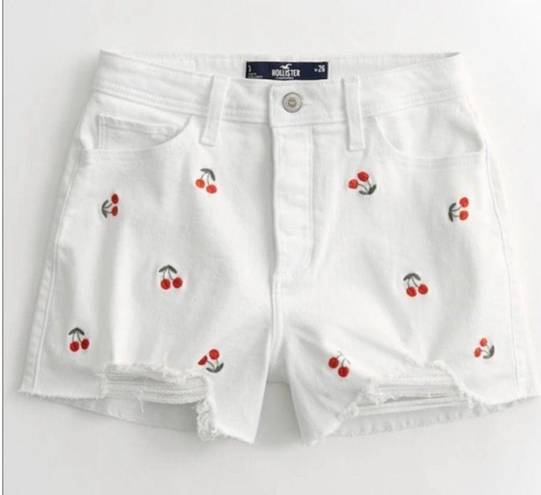 Hollister White Cherry Embroidered Curvy High Rise Mom Short 3” Size 9 NWOT!