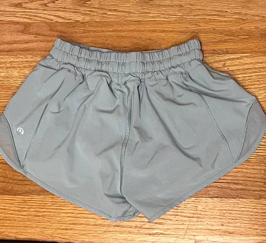 Lululemon Hotty Hot Low-Rise Lined Short 2.5