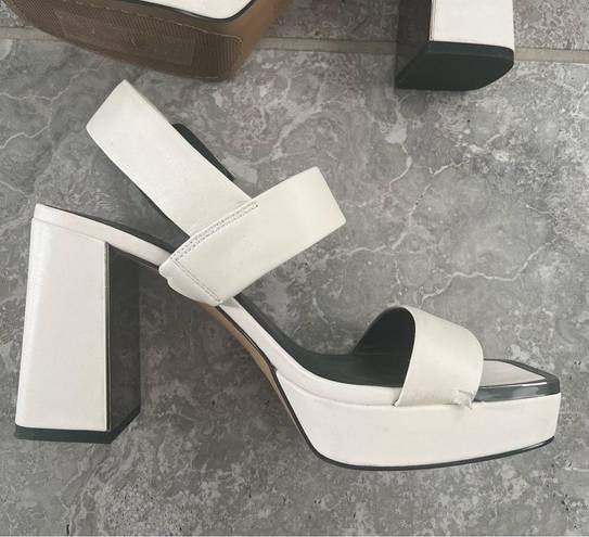 DKNY  Bibiana Platform Sandals in Cream Size 9, Comes in Original Box Retail $139