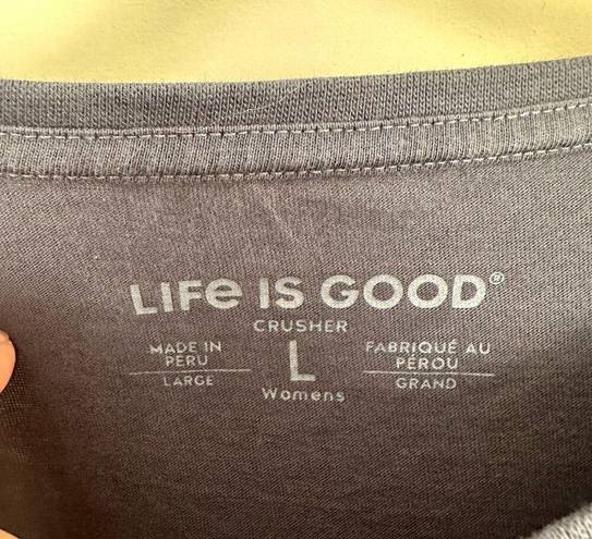 Life is Good  Women’s Large American Flag Crusher Graohic Tee