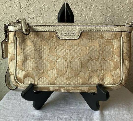 Coach : Beige/Cream Signature C handbag/wristlet