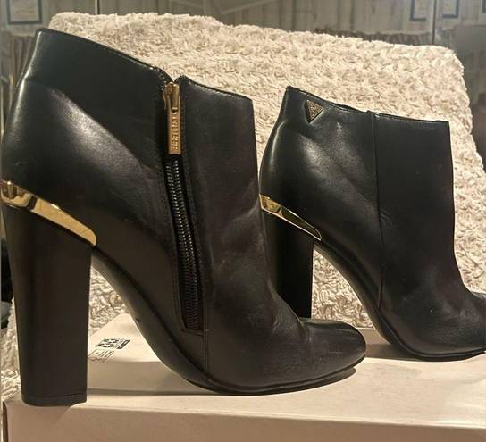 Guess Woman’s Booties  size 9