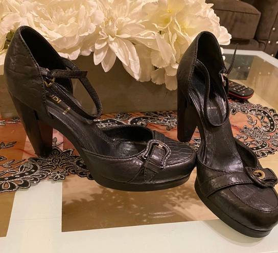 Fendi Authentic  leather shoes in great condition  Sz 38