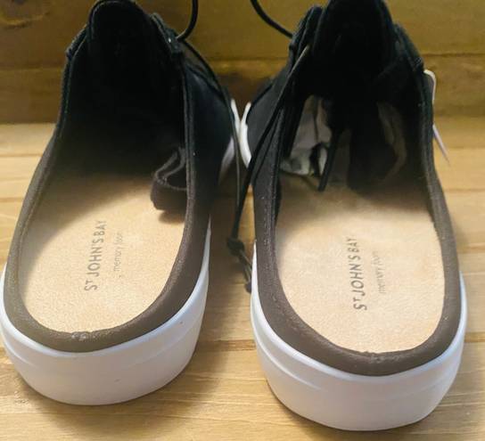 St. John’s Bay NWT St. John's Bay Boating Womens Sneakers size 6 black