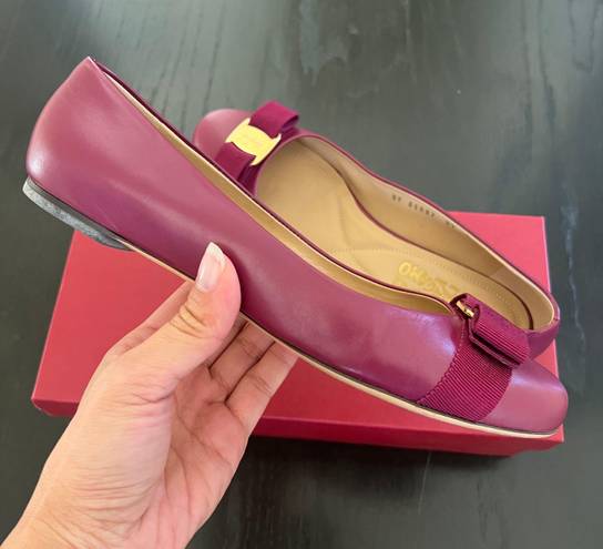 Salvatore Ferragamo EUC  Varuna Corniola Flats