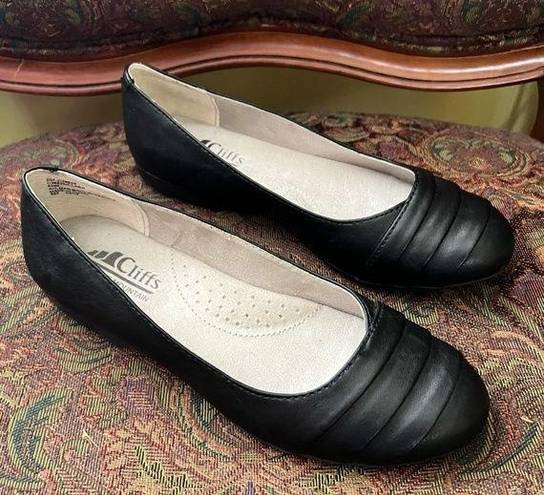 Cliffs  “Clara” Black Flats Faux Leather Size 6.5