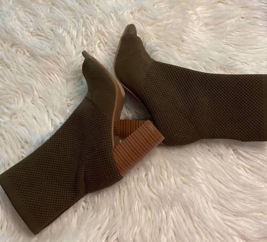 Charlotte Russe  open toes booties size 6 excellent condition dark green color