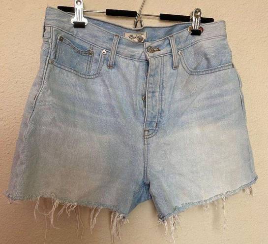 Madewell • The Mom Jean Shorts Chewed Hem size 29