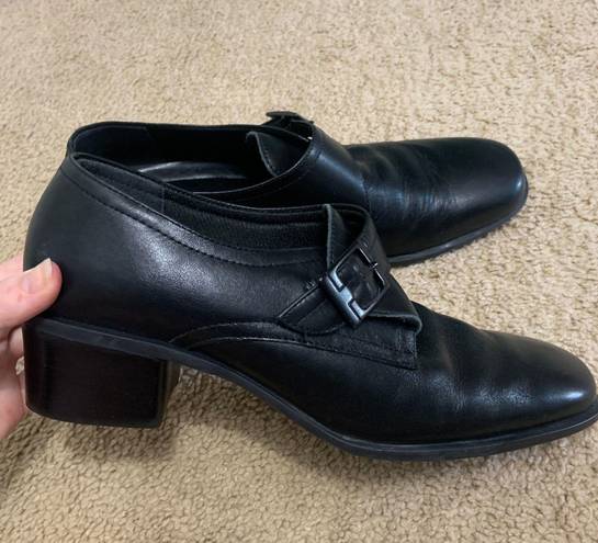 Easy Spirit Size 8.5 Black Heeled Loafers 