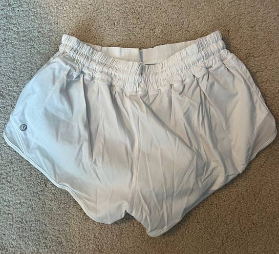 Lululemon White Hotty Hot 2.5” Shorts