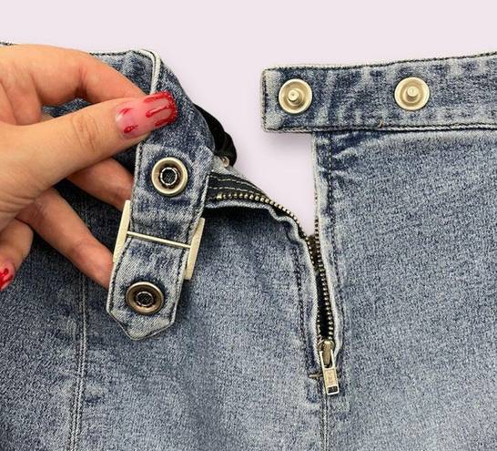 DKNY JEANS Vintage Y2K Light Wash Denim Low Rise Drop V Waistband Capri Jeans