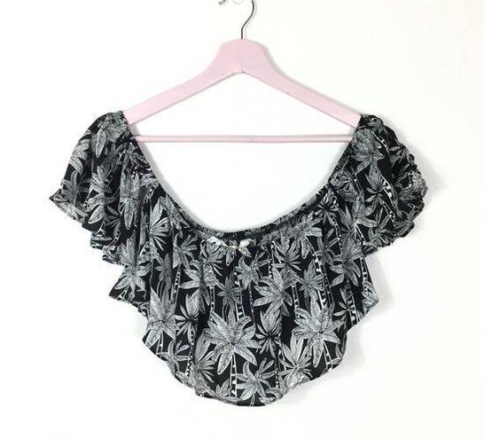 Available by Angela Fashion Off shoulder black white contrast tropical crop top Small