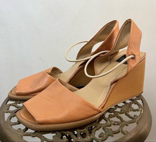 DKNY Vintage 90s Italian Tan Wedge Heels 9.5