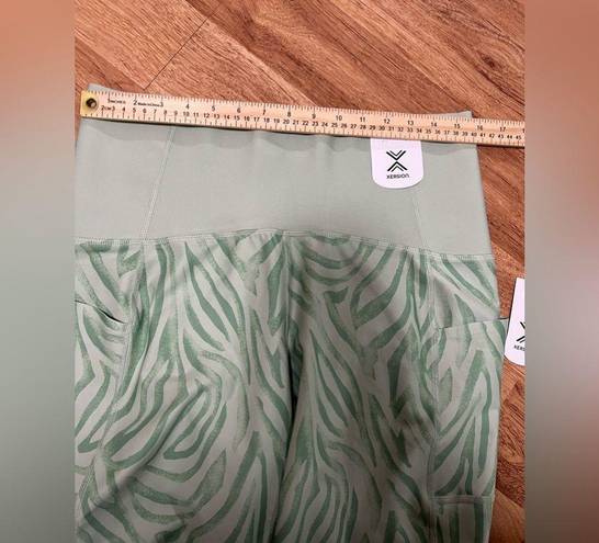 Xersion  Quick Dry Plus Bike Short Size 1X New Green Zebra