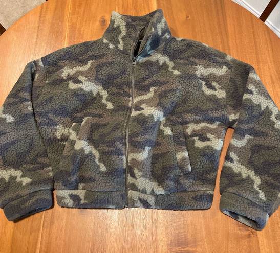 American Eagle AE Camo Fleece Cropped Jacket 