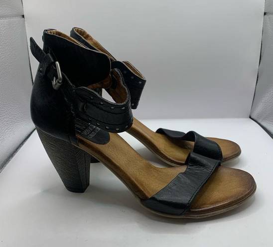 Miz Mooz  Verona Collection Open-Toe Black Leather Chunky Heel Sandals Sz 40 US 9