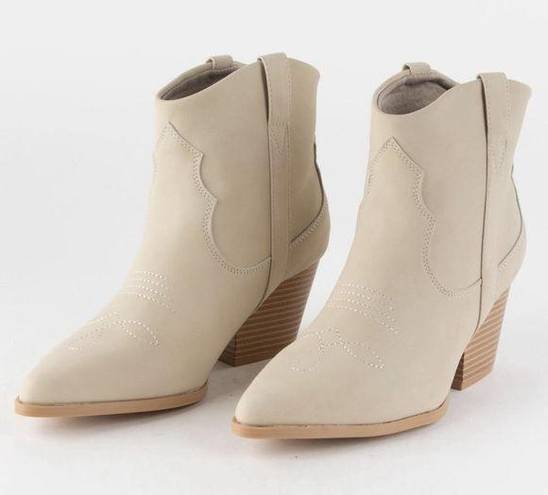 Qupid  Vaca Womens Heeled Western Boots Cream Sz 9