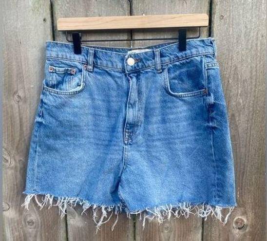 ZARA  The 90's Bermuda Long Line Frayed Hem Jean Shorts Size 8