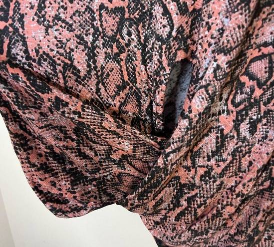 Skinny Girl  Jeans Pink Snakeprint Twist Front Long Sleeve T Shirt Top Blouse M