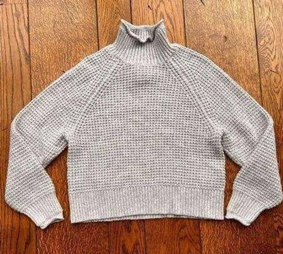 American Eagle  Small Gray Knitted Sweater Preowned