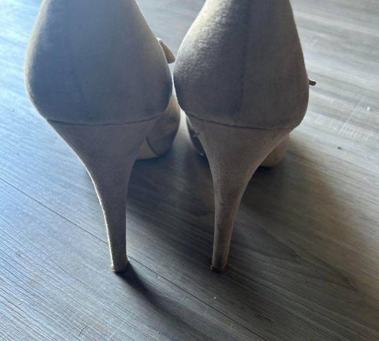 Penny Loves Kenny Unveiling Elegance: Women's Used Heel Pumps - Size 10