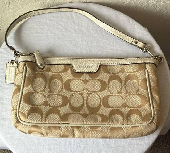 Coach : Beige/Cream Signature C handbag/wristlet