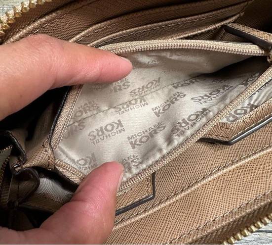 Michael Kors  Jet Set Bi-Fold Leather Wallet Tan Brown Zip Around