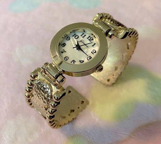 Geneva Vintage  Gold  mother of pearl woman’s watch