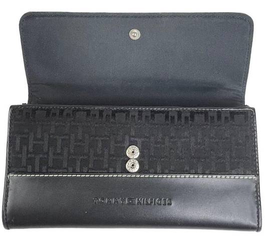 Tommy Hilfiger  TRIFOLD WALLET Black TH Logo Snap Card ID Jacquard Faux Leather