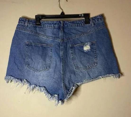 Missguided MISGUIDED Curve Extreme Fray Hem Booty Light Wash Jean Shorts