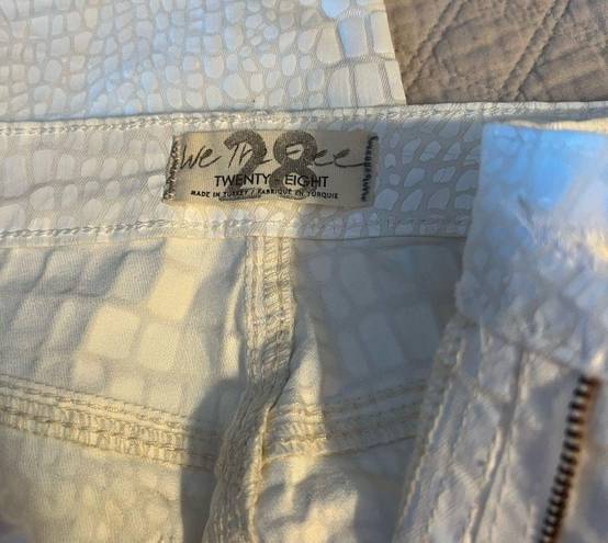 We The Free FREE PEOPLE/ WHITE FAUX LEATHER CROCODILE PRINT PANTS SIZE 28 NWT