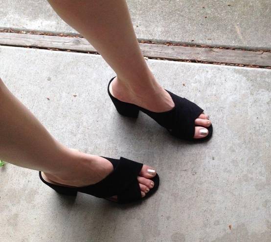 Apt. 9  black open toed mules 9.5