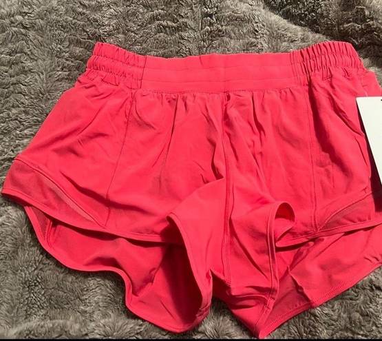 Lululemon Hotty Hot Low-Rise 2.5” Shorts lined