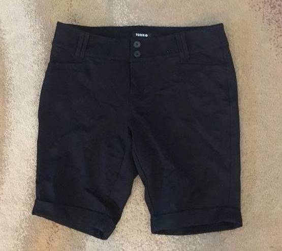 Torrid Black stretchy material shorts never worn