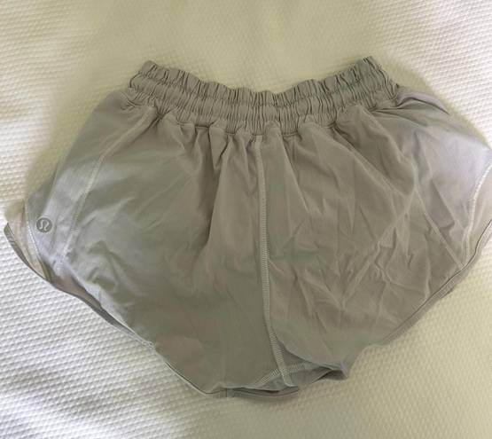 Lululemon White Hotty Hot 2.5” Shorts